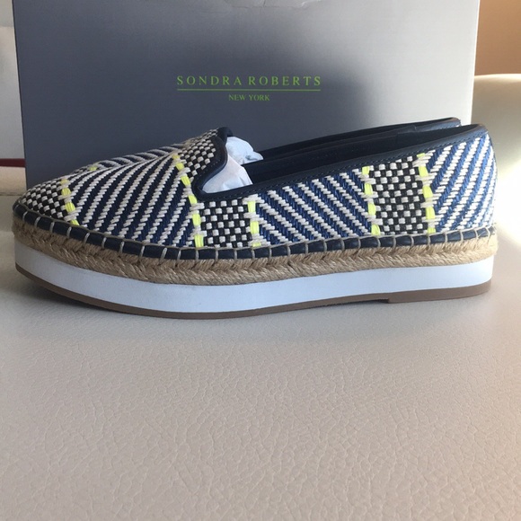 BNWT Sondra Roberts Ellie Multi Navy Wedge - Picture 4 of 8